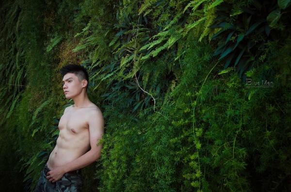 PHOTO-SET-BLUE-MAN-64---A-ZHEN-ONE-YEAR-LATER